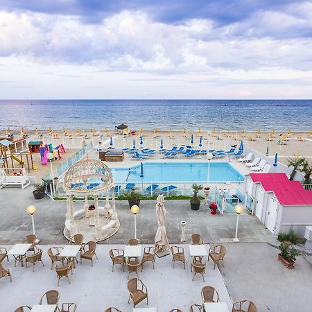 פאנו Hotel Casadei מראה חיצוני תמונה