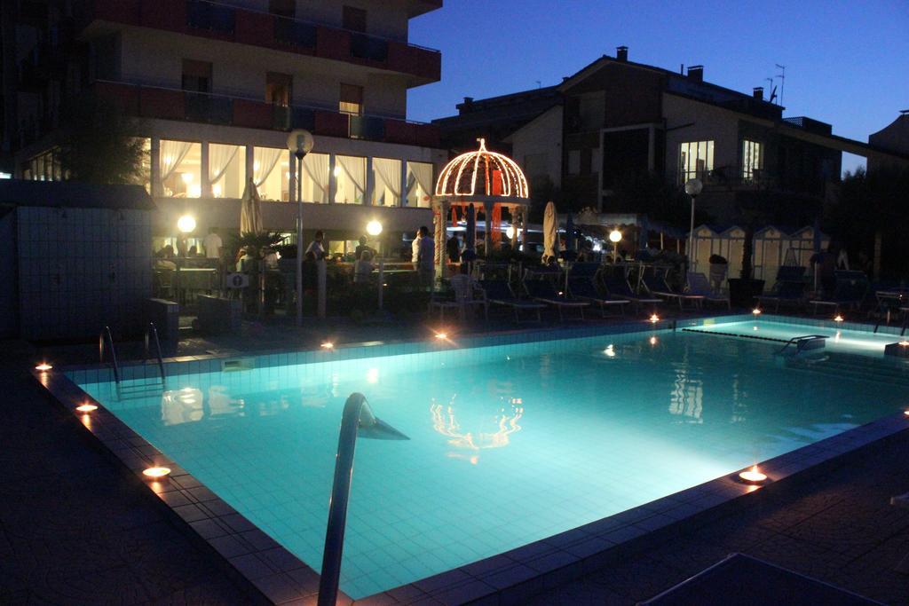 פאנו Hotel Casadei מראה חיצוני תמונה