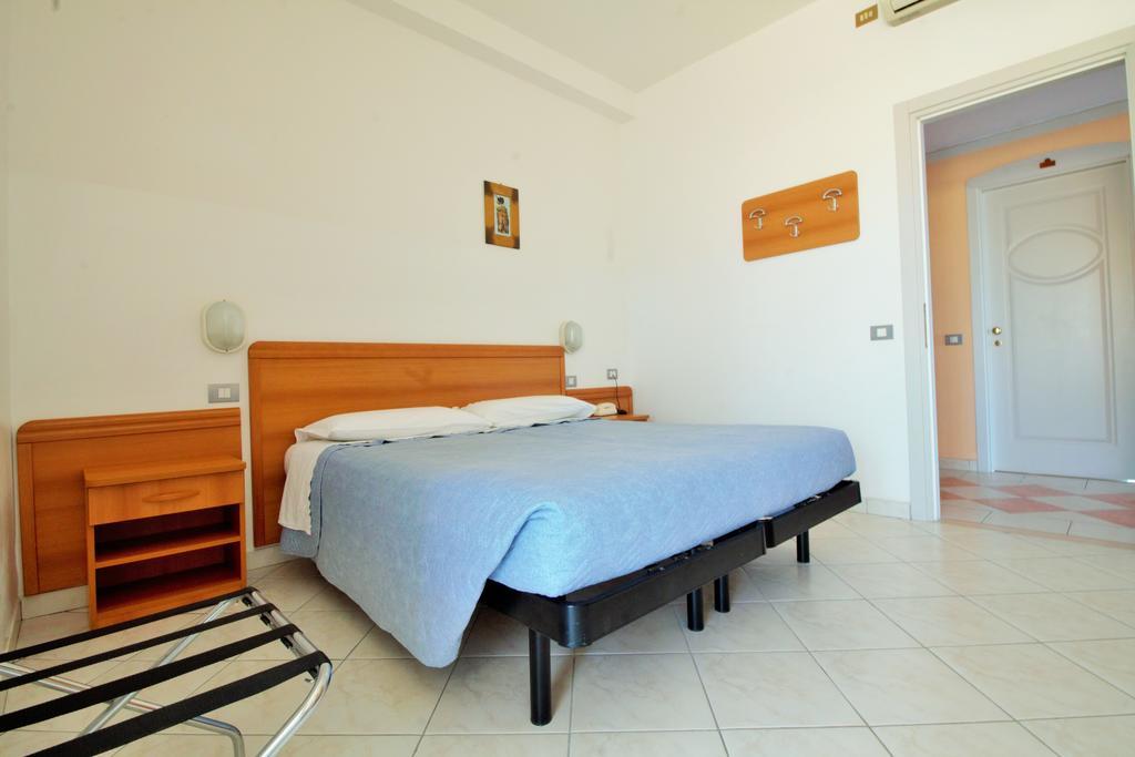 פאנו Hotel Casadei חדר תמונה