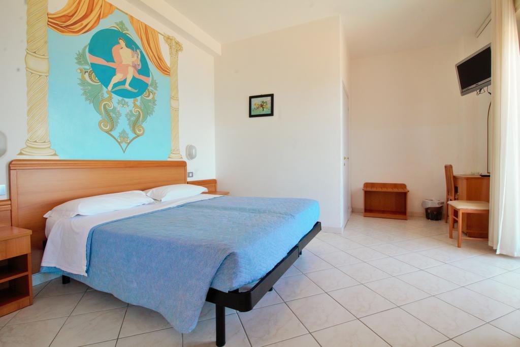 פאנו Hotel Casadei חדר תמונה