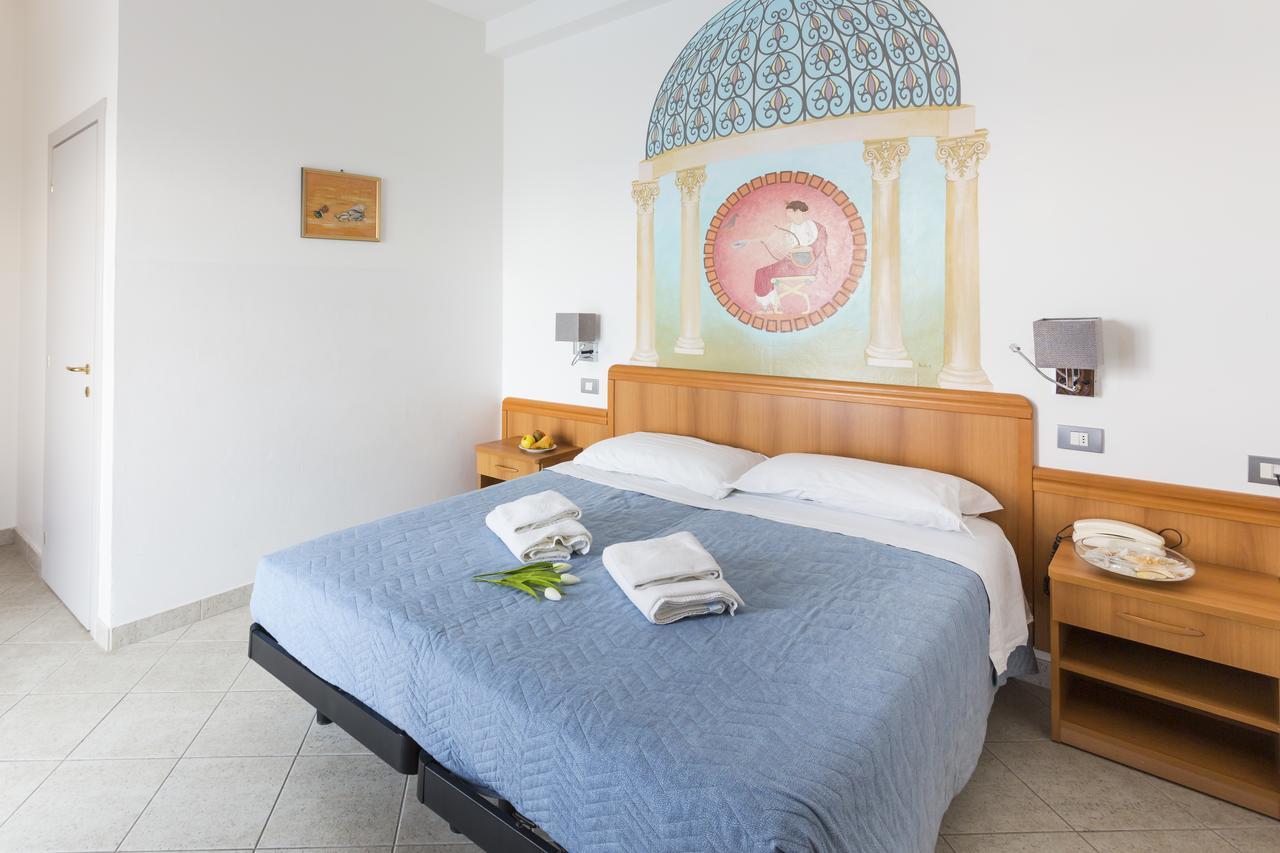 פאנו Hotel Casadei מראה חיצוני תמונה