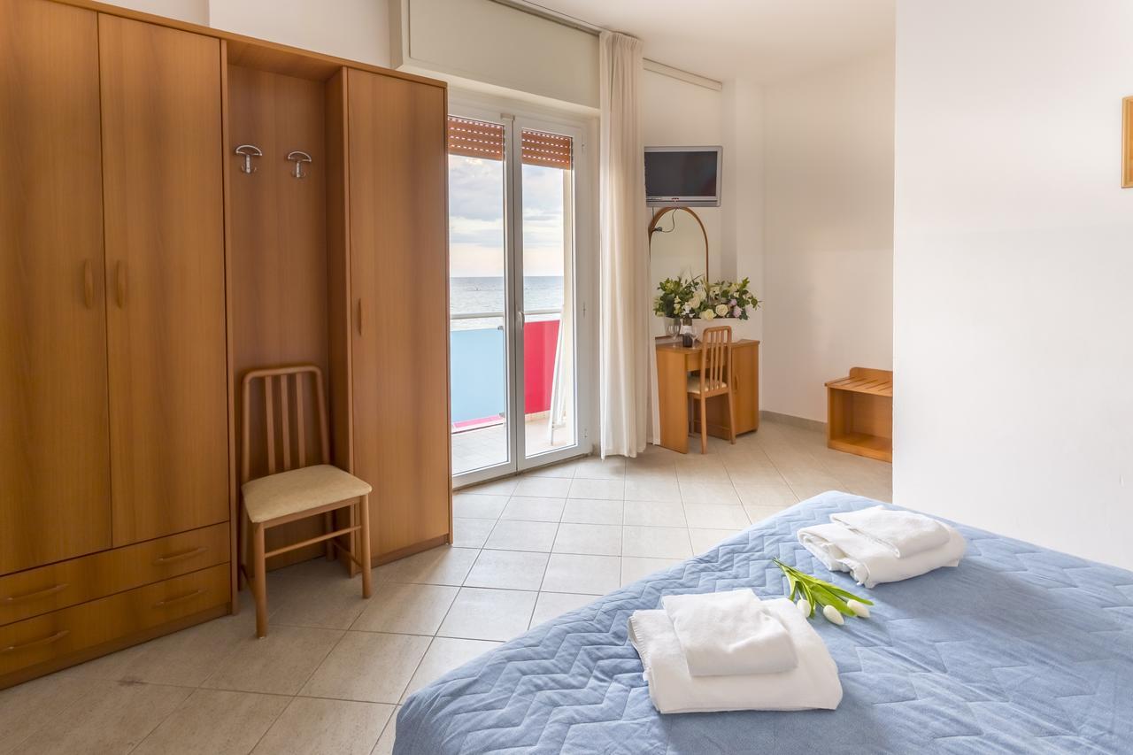 פאנו Hotel Casadei מראה חיצוני תמונה