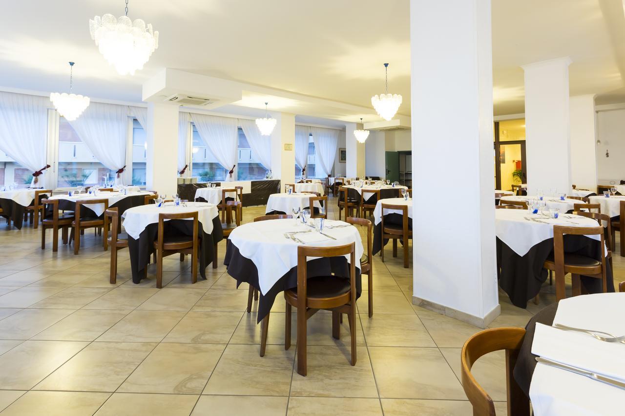 פאנו Hotel Casadei מראה חיצוני תמונה