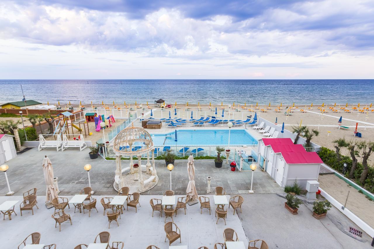 פאנו Hotel Casadei מראה חיצוני תמונה